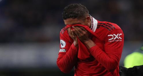 مستشفى مانشستر يونايتد.. سكاي: فاران يغيب عن الملاعب 6 أسابيع